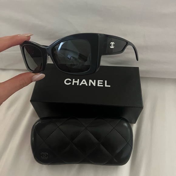 CHANEL SUNGLASSES - Picture 5 of 6